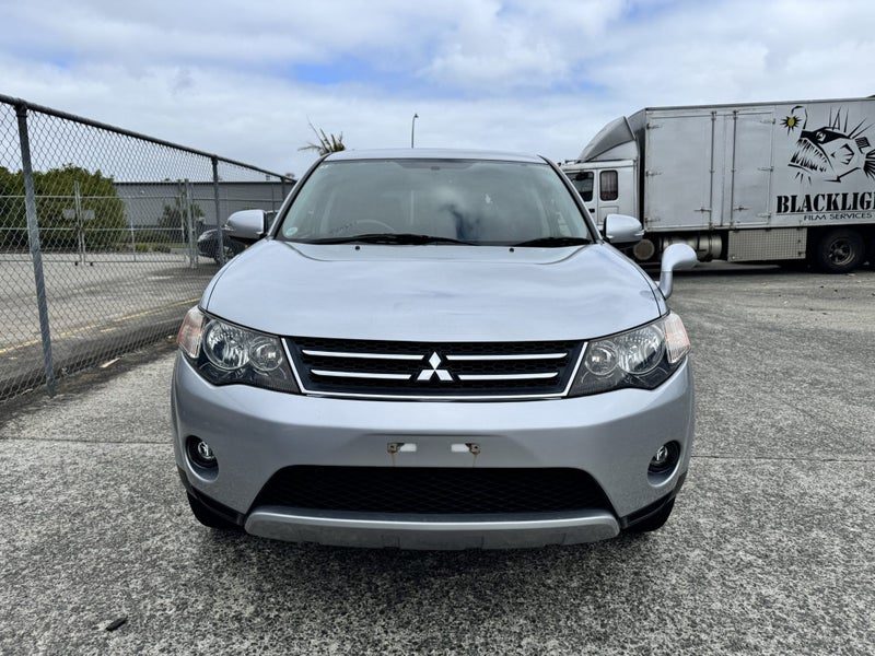 2012 Mitsubishi Outlander 20G / Petrol / 7 Seater, photo 2