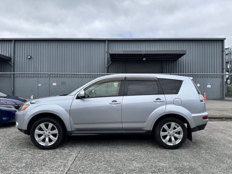2012 Mitsubishi Outlander 20G / Petrol / 7 Seater, photo 3