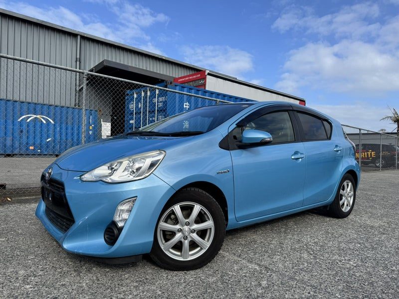 2015 Toyota Aqua G with Push Button Start