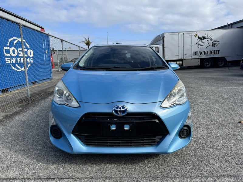 2015 Toyota Aqua G with Push Button Start, photo 2