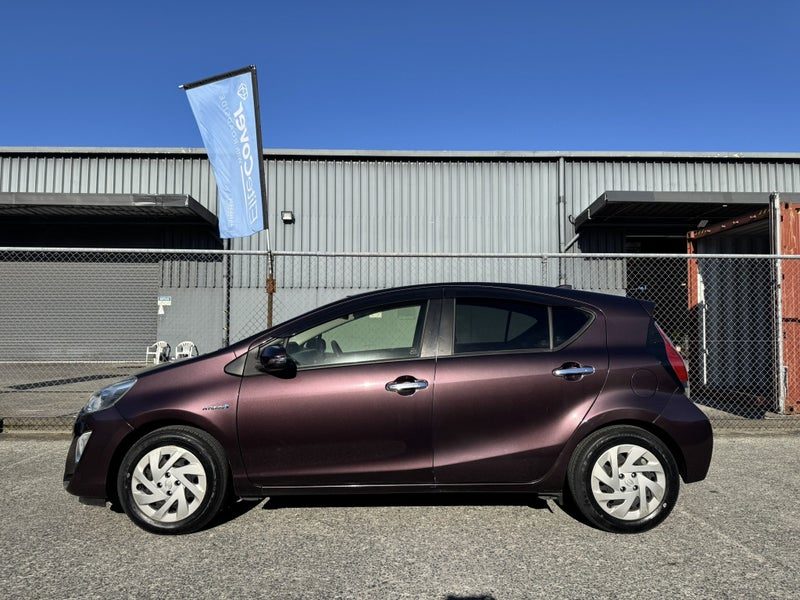 2016 Toyota Aqua S Push Button Start, photo 3