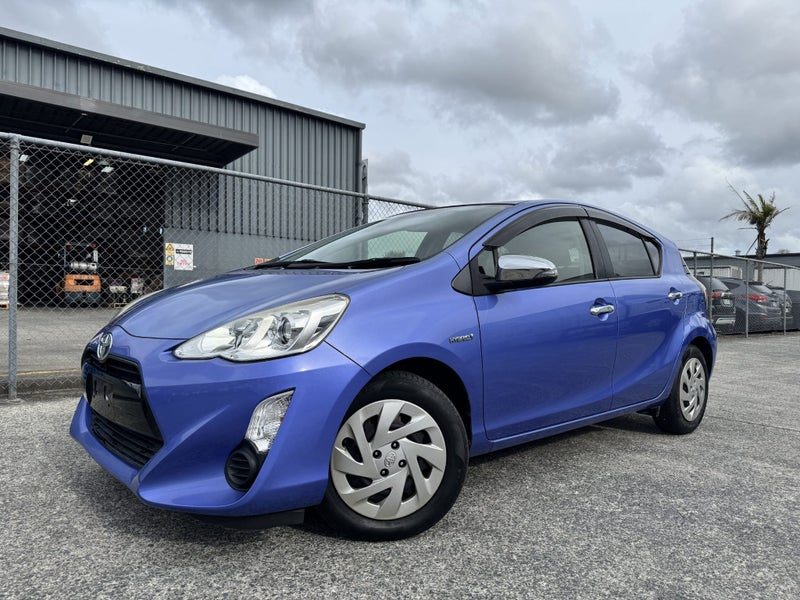 2016 Toyota Aqua S with Push Button Start
