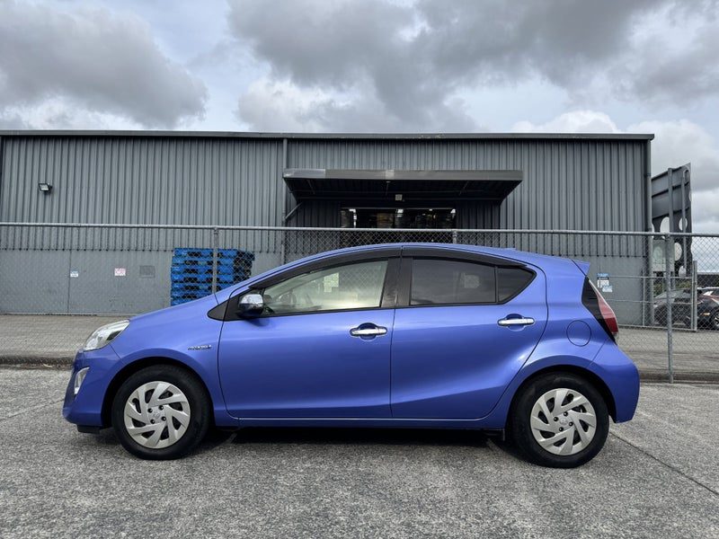 2016 Toyota Aqua S with Push Button Start, photo 3