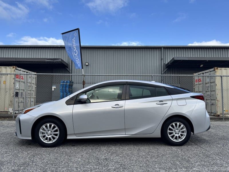 2021 Toyota Prius S / PKSB / Toyota Safety Sense, photo 3