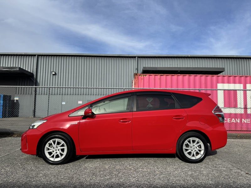 2015 Toyota Prius Alpha 5 Seater, photo 3