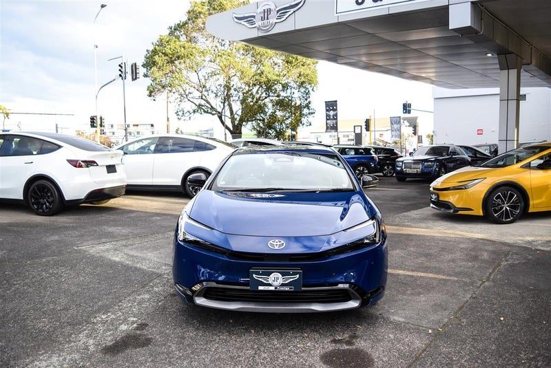 2025 Toyota Prius Z Hybrid Top Spec Delivery KMS, photo 2