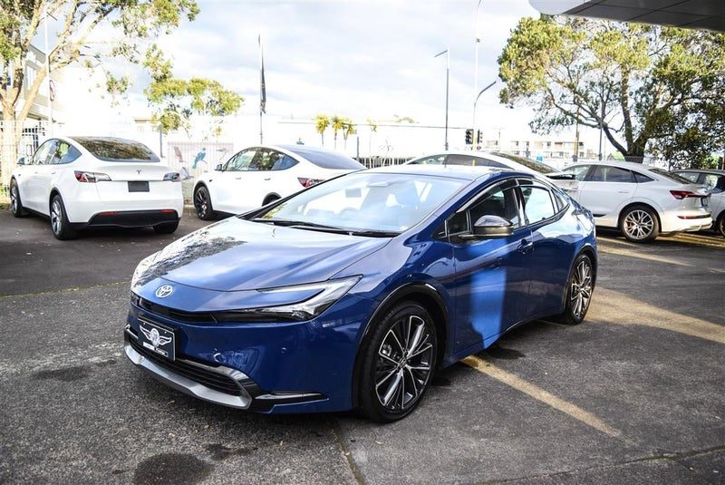 2025 Toyota Prius Z Hybrid Top Spec Delivery KMS, photo 3