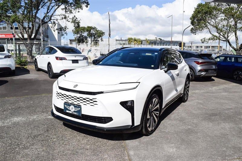 2026 Toyota Crown Estate Z Hybrid E-Four 4WD, photo 3