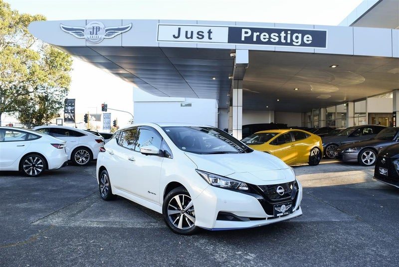 2021 Nissan Leaf X, main photo