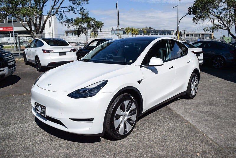 2023 Tesla Model Y Long Range Dual Motor AWD, photo 3