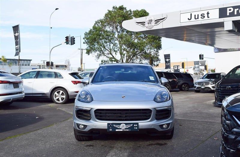 2018 Porsche Cayenne Platinum Edition, photo 2