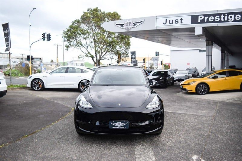 2024 Tesla Model Y Long Range Dual Motor AWD, photo 2