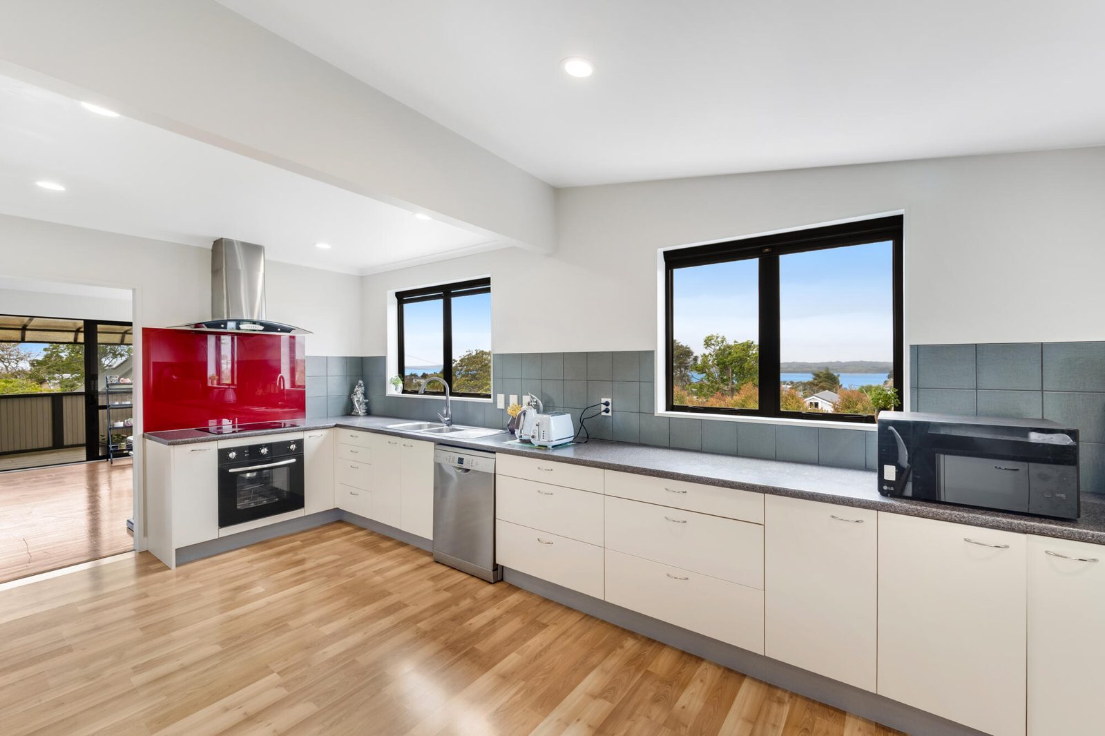 21 Beach Road, Mellons Bay, photo 4