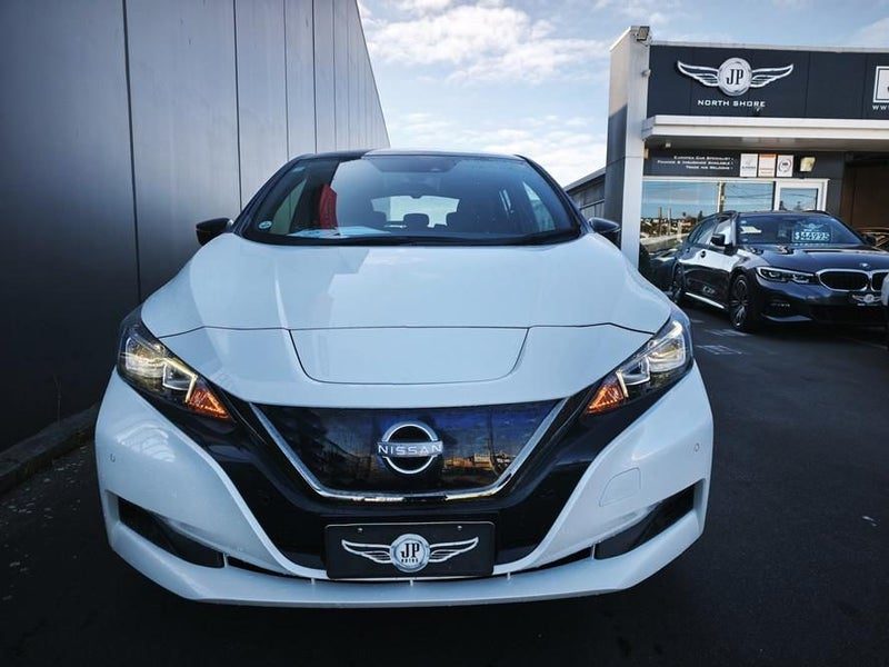 2022 Nissan Leaf XV, photo 2