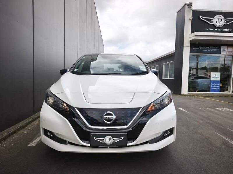 2018 Nissan Leaf X 10 Thousand Units Memorial, photo 2