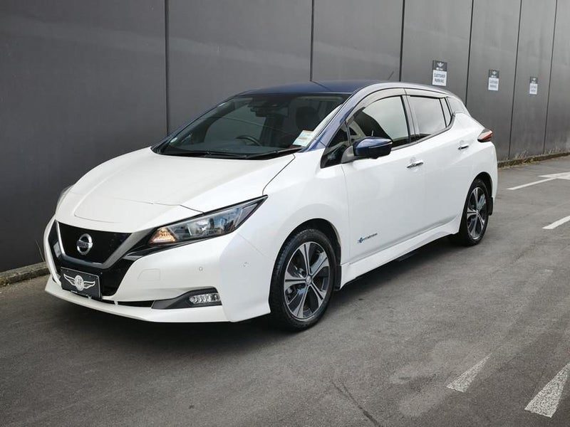 2018 Nissan Leaf X 10 Thousand Units Memorial, photo 3