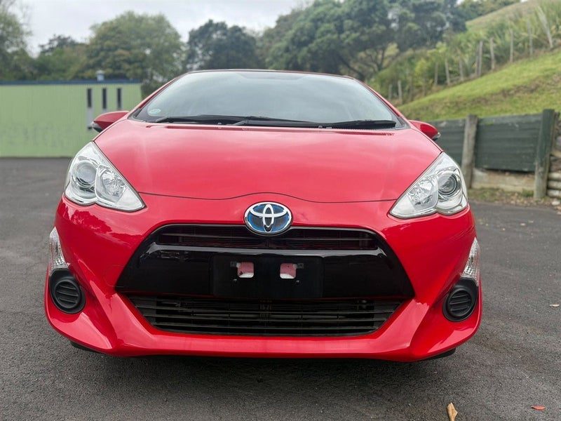 2015 Toyota Aqua G, photo 2