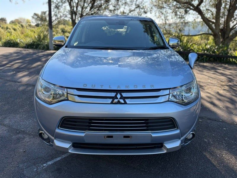 2015 Mitsubishi Outlander PHEV, photo 2