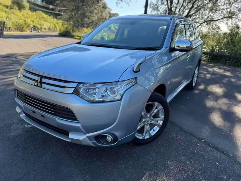 2015 Mitsubishi Outlander PHEV, photo 3