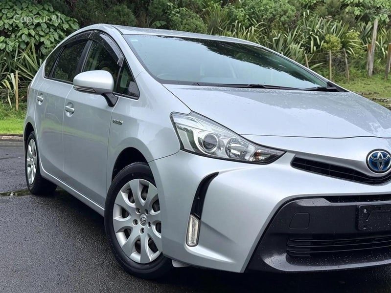 2019 Toyota Prius Alpha, photo 2