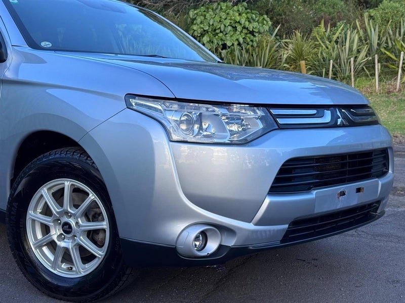 2013 Mitsubishi Outlander 7 Seater, photo 3