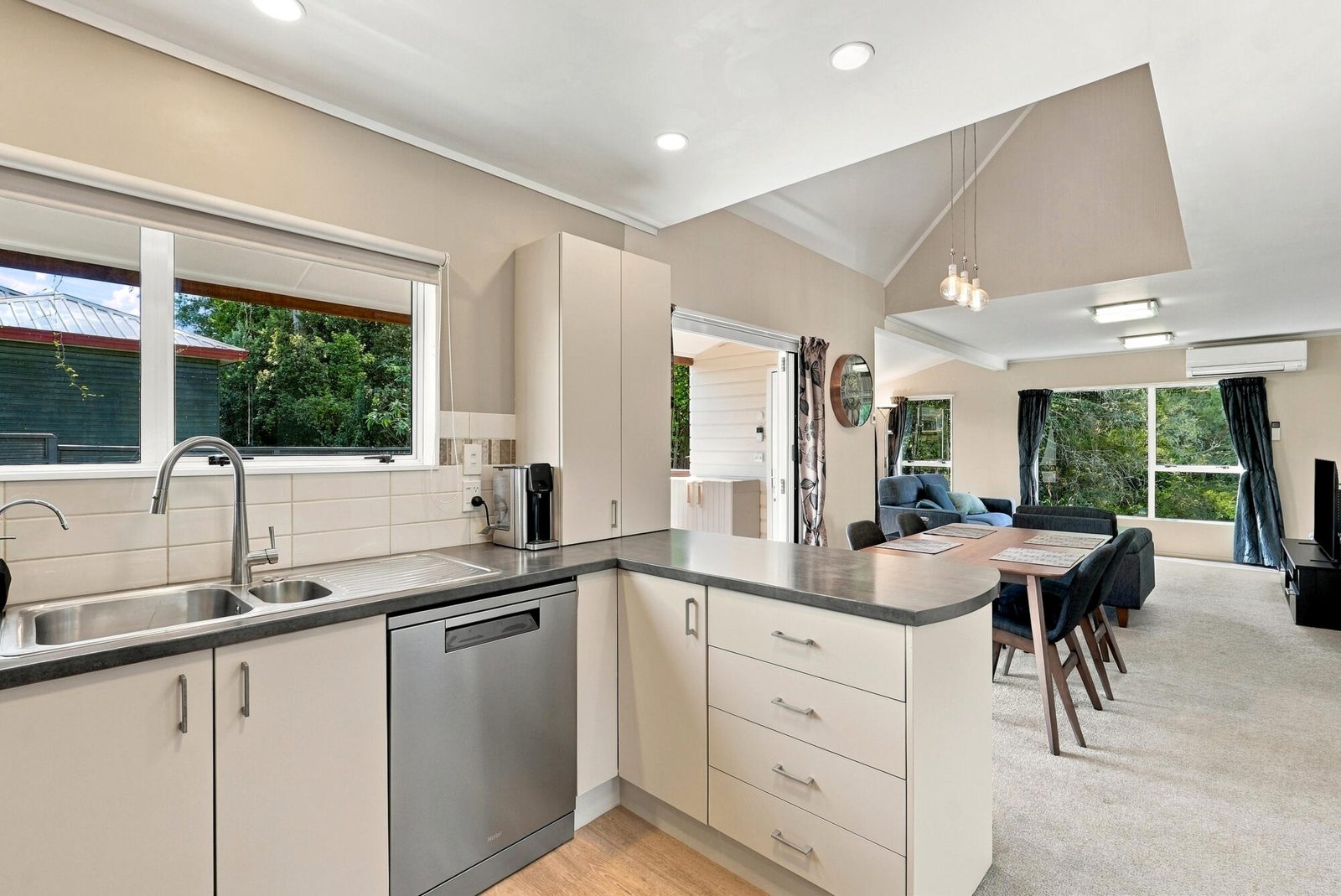 20 Milan Drive, Glen Eden, photo 12
