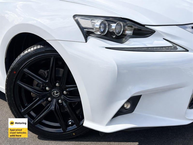 2014 Lexus IS 300h F sport, photo 2