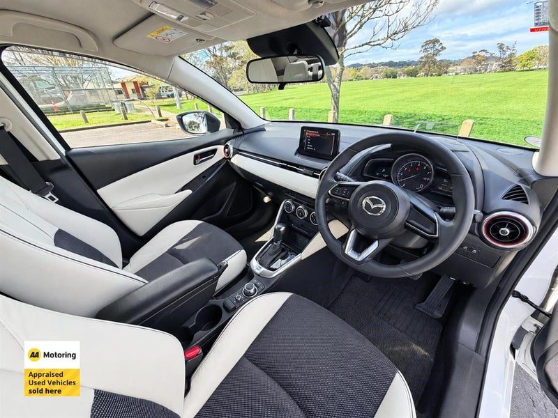 2017 Mazda Demio 13 S Touring L Package, photo 2