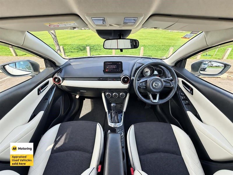 2017 Mazda Demio 13 S Touring L Package, photo 3