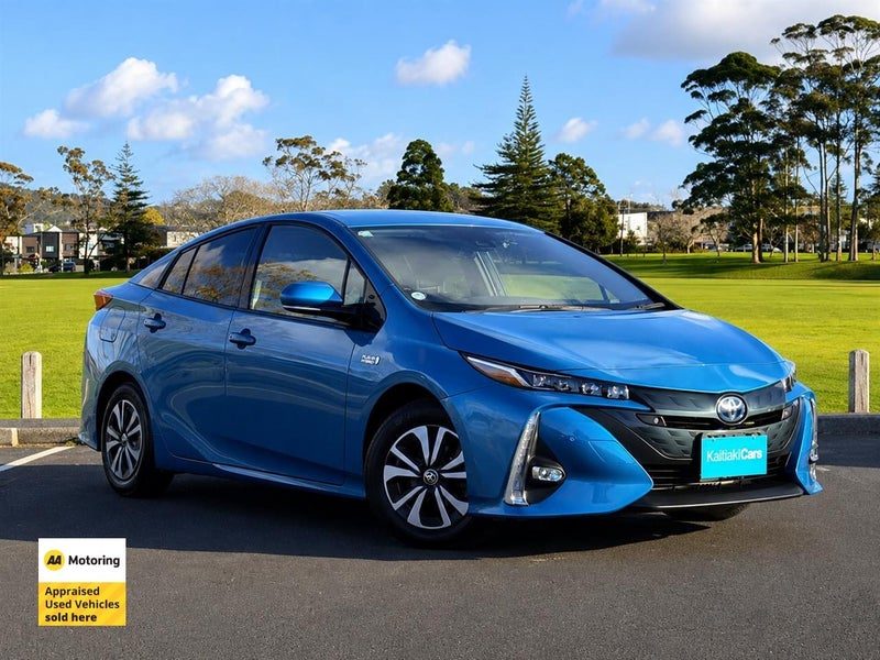2017 Toyota Prius PHEV, photo 2