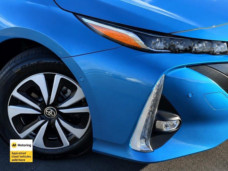 2017 Toyota Prius PHEV, photo 3