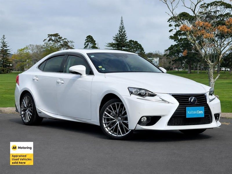 2013 Lexus IS 300h L Package, photo 2