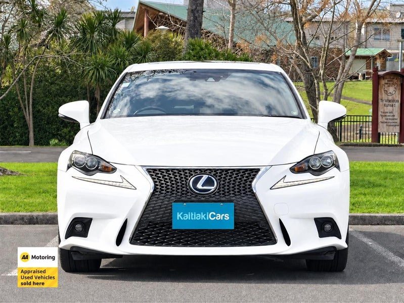 2013 Lexus IS 300h F sport, photo 2