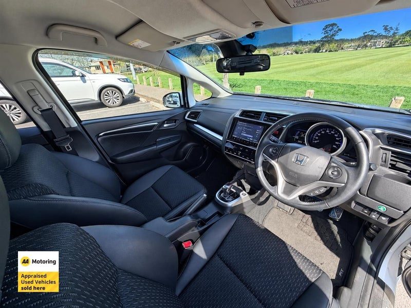 2014 Honda Fit HYBRID L PACKAGE, photo 2