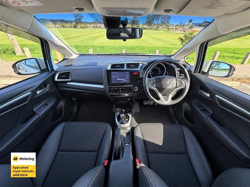 2014 Honda Fit HYBRID L PACKAGE, photo 3