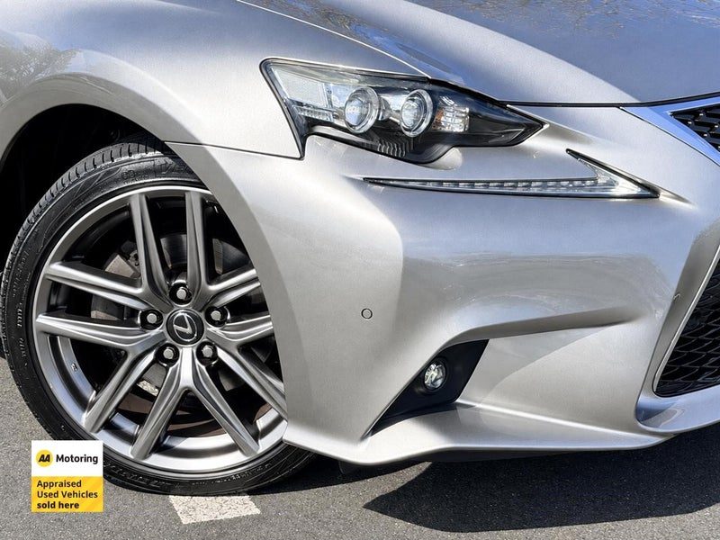 2013 Lexus IS 300h F sport, photo 2