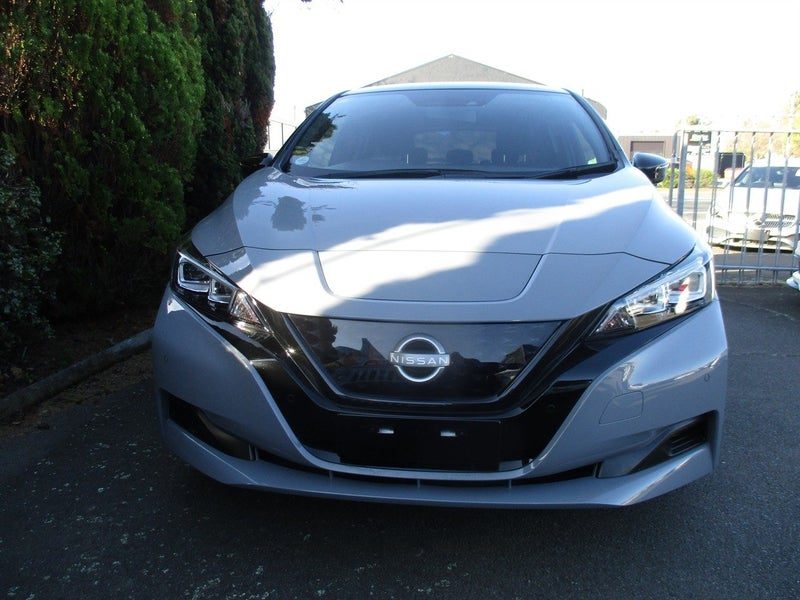 2022 Nissan Leaf S, photo 2