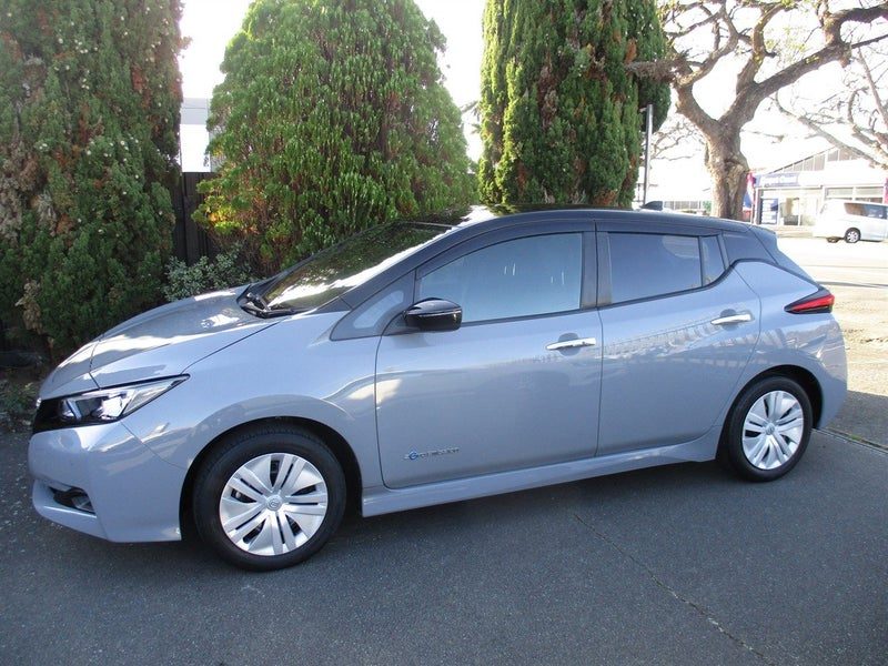 2022 Nissan Leaf S, photo 3