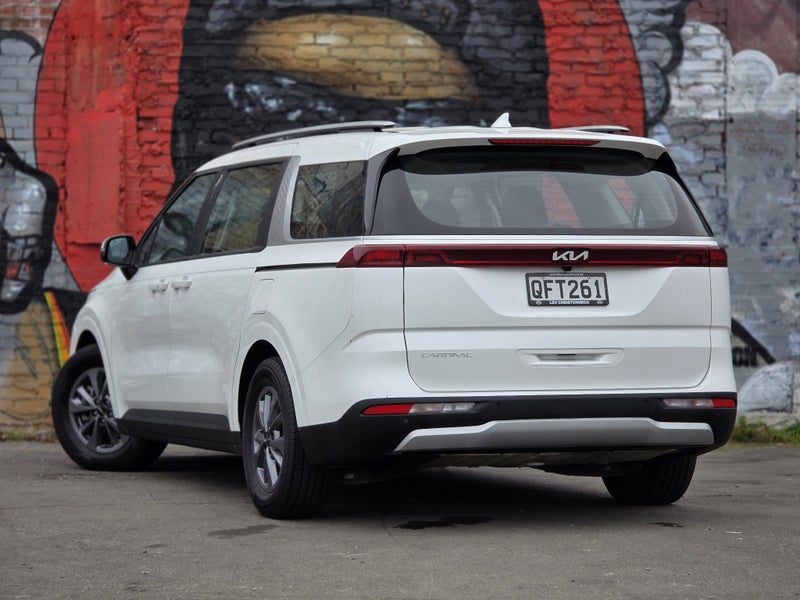 2023 Kia Carnival Ex, photo 2
