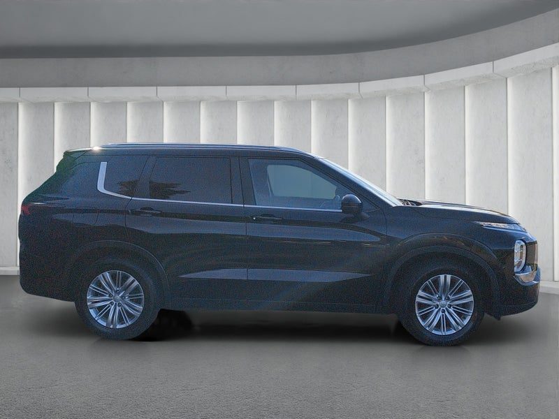 2022 Mitsubishi Outlander Ls, photo 2