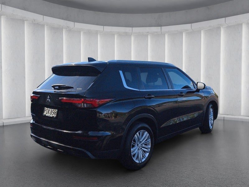 2022 Mitsubishi Outlander Ls, photo 3