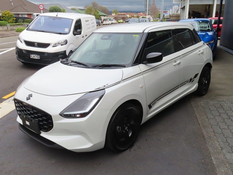 2026 Suzuki Swift GLZ HYBRID - SHADOW EDITION, photo 2