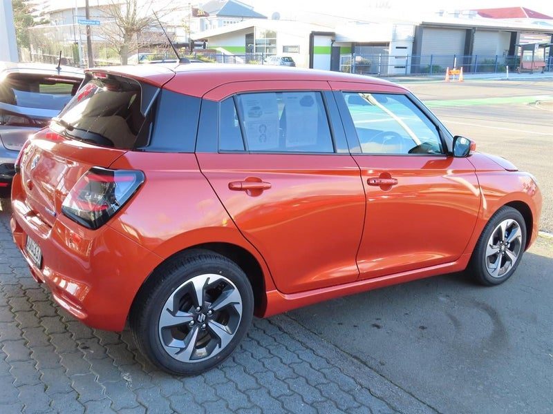 2026 Suzuki Swift RSC HYBRID AUTO, photo 2