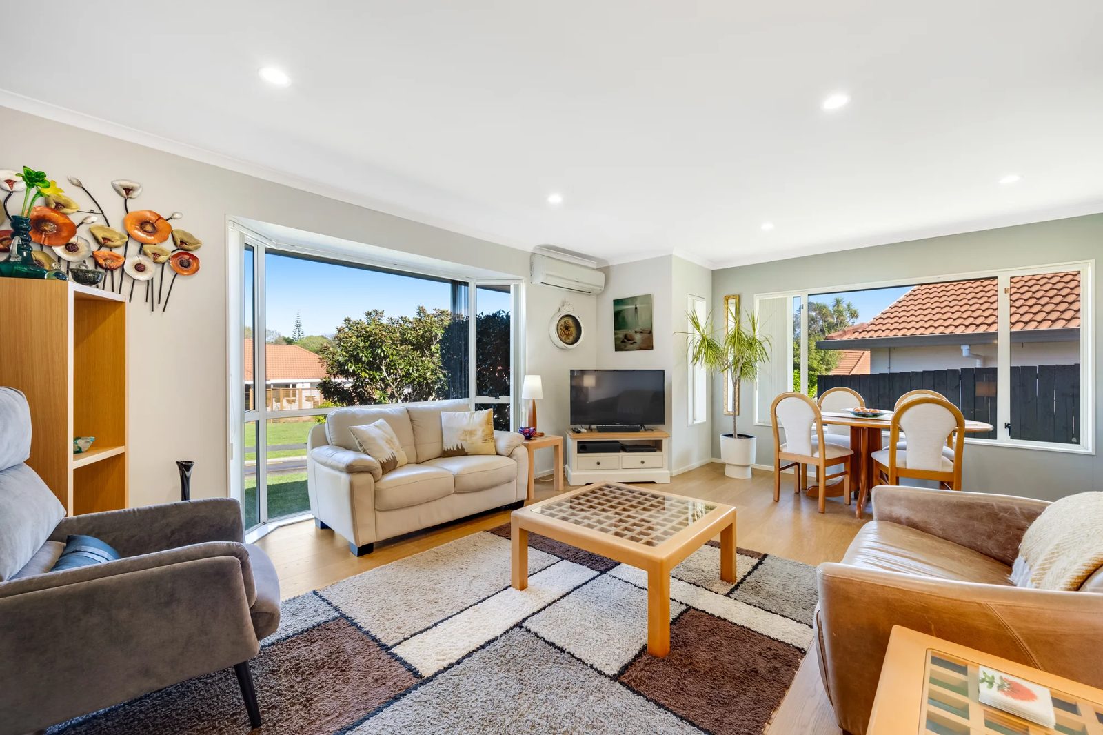 11 Gillett Place, Botany Downs, photo 2