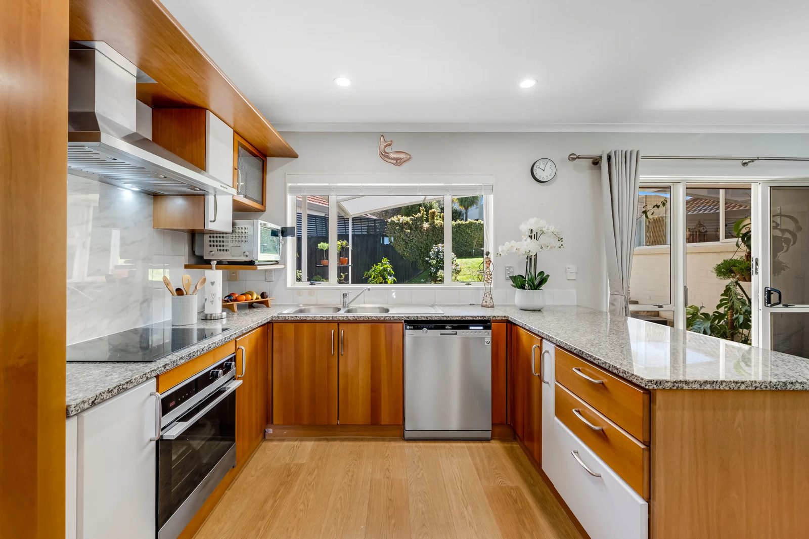 11 Gillett Place, Botany Downs, photo 3