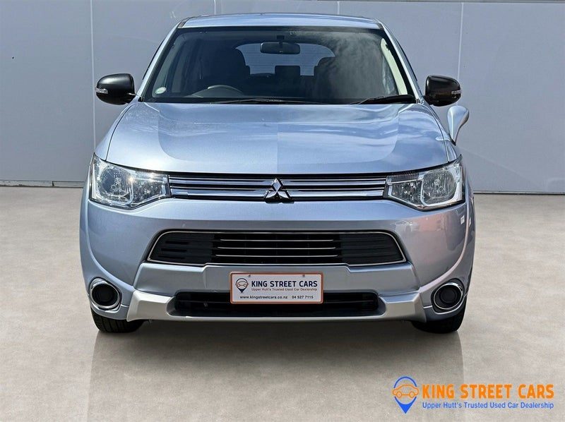 2015 Mitsubishi Outlander PHEV Hybrid 4WD, photo 2