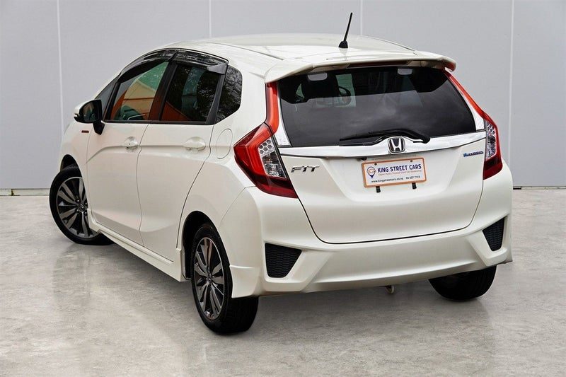 2015 Honda Fit Hybrid, photo 2