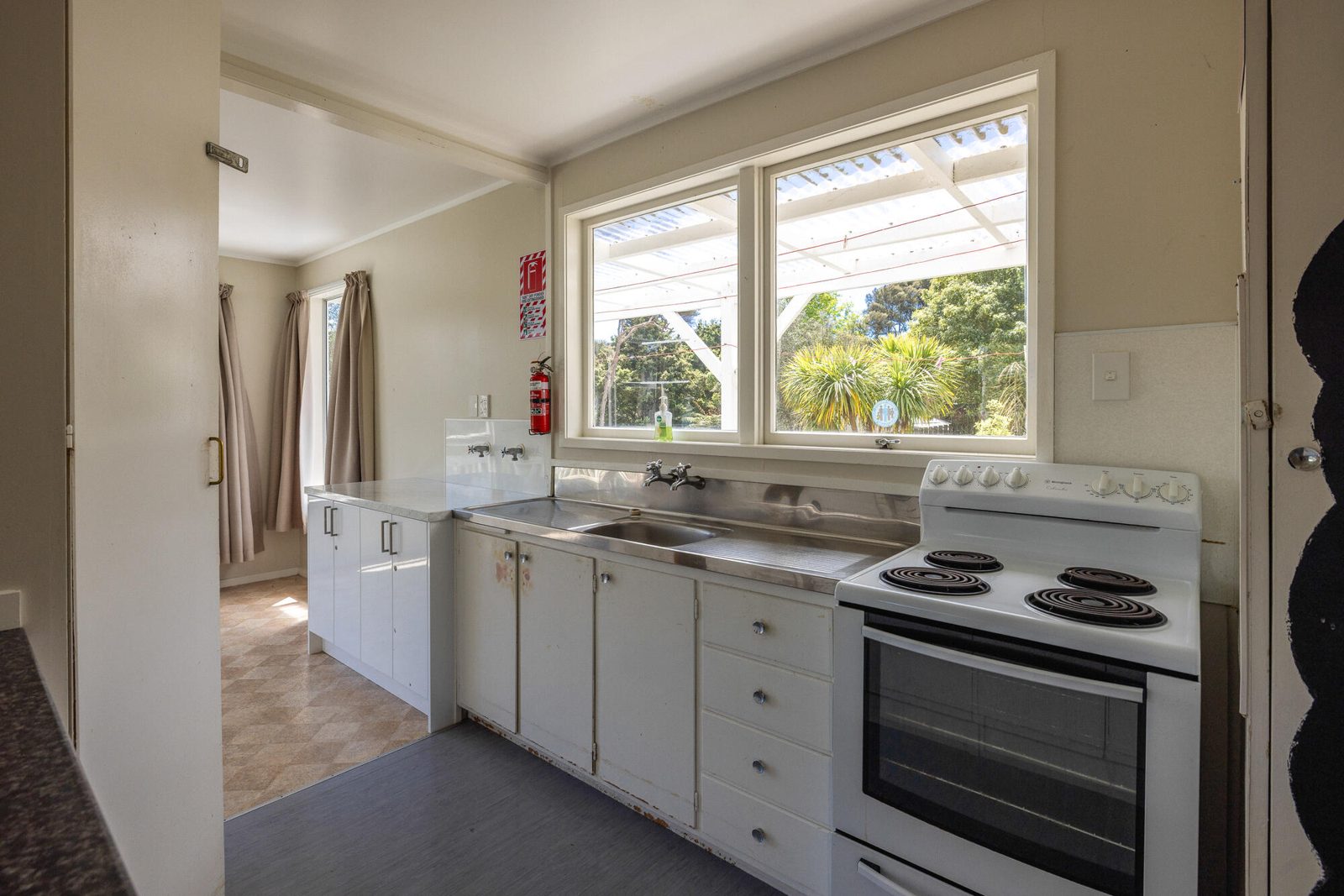 1 Crescent Road East, Ostend, photo 3