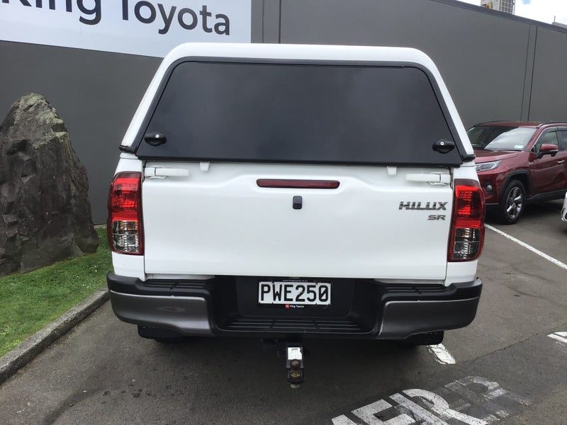 2023 Toyota Hilux SR 2.8DT 6MT 2WD Canopy, photo 3