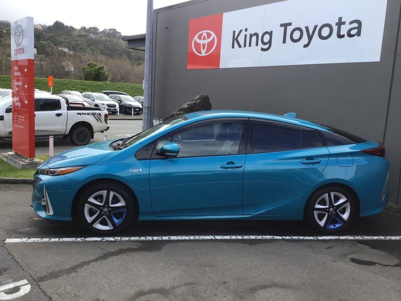 2017 Toyota Prius PHV 1.8 A Premium Plug in Hybrid, photo 2